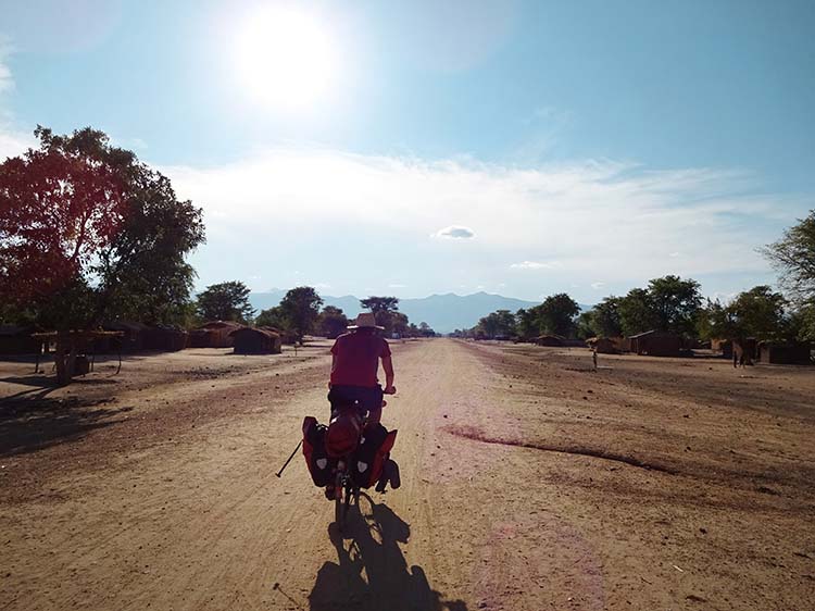 Jeden Tag unter der Sonne - Malawi / Foto: Anselm Pahnke