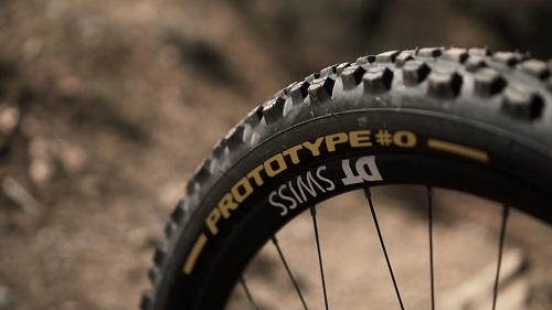 PIRELLI UND WELTMEISTER FABIEN BAREL ENTWICKELN EINE NEUE RANGE VON SCORPION-REIFEN FÜR GRAVITY-RENNEN