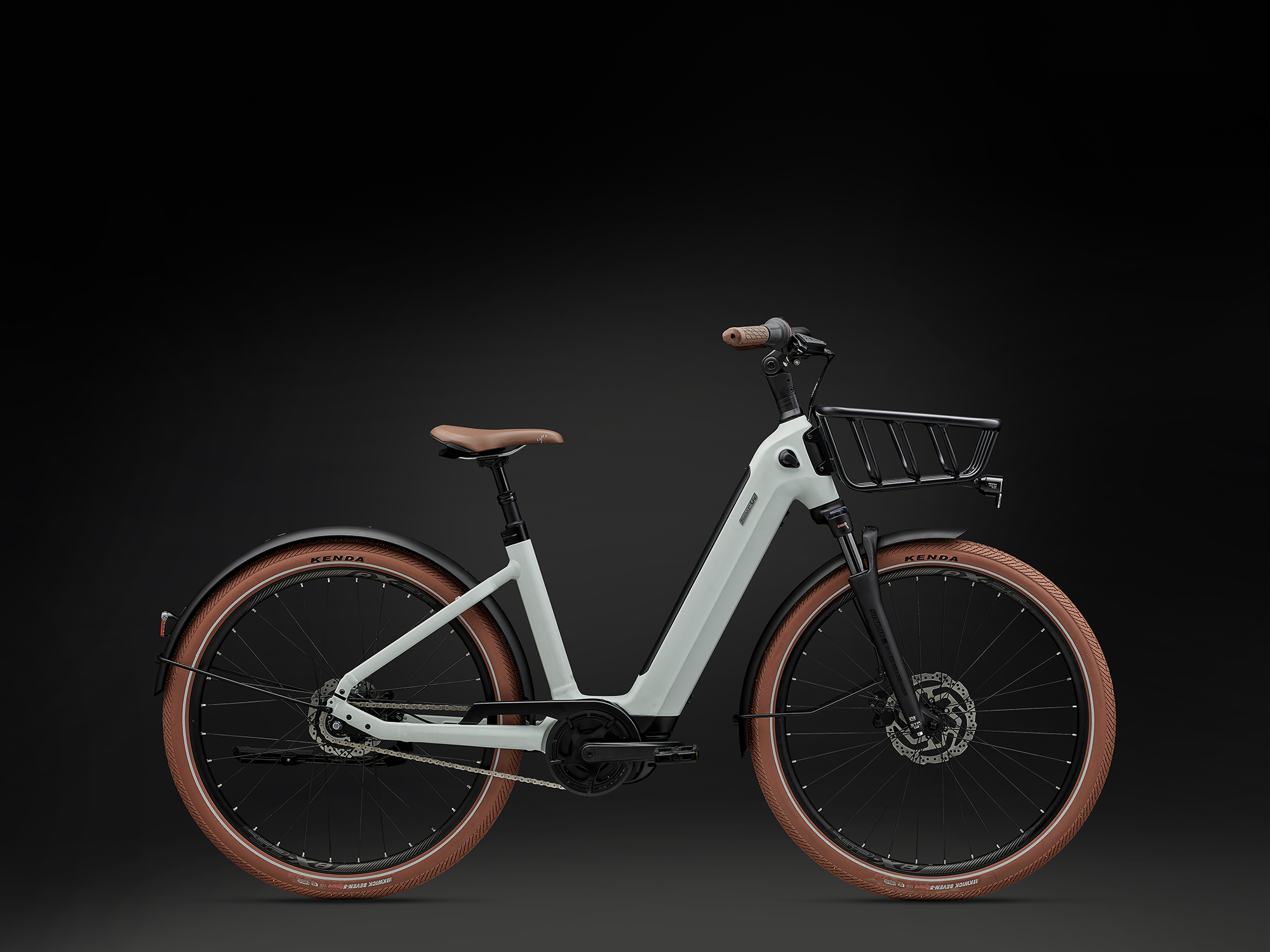 Schluss mit stressigem Aufsteigen: Liv bringt die neue E-Bike-Plattform Flourish E+ für Frauen
