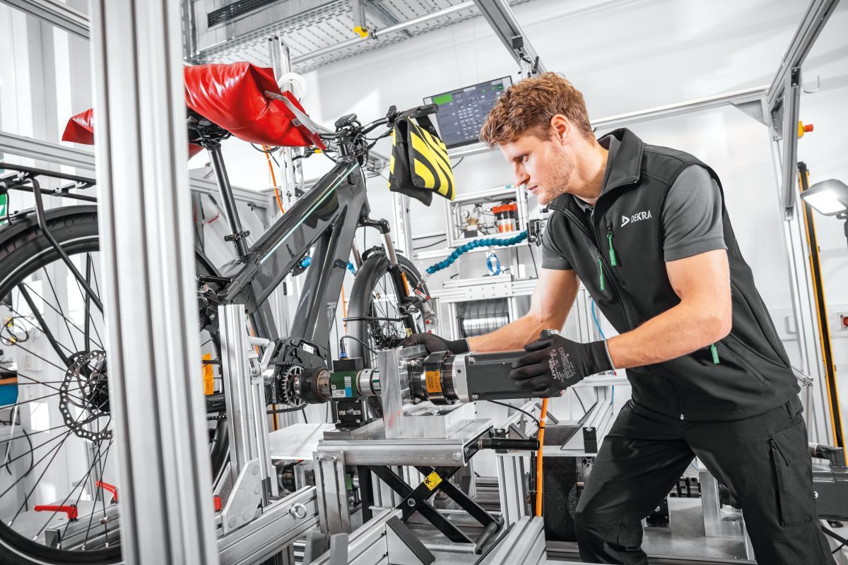 Sicherheit mit Brief und Siegel: DEKRA präsentiert E-Bike-Prüfservices auf der Cyclingworld Europe