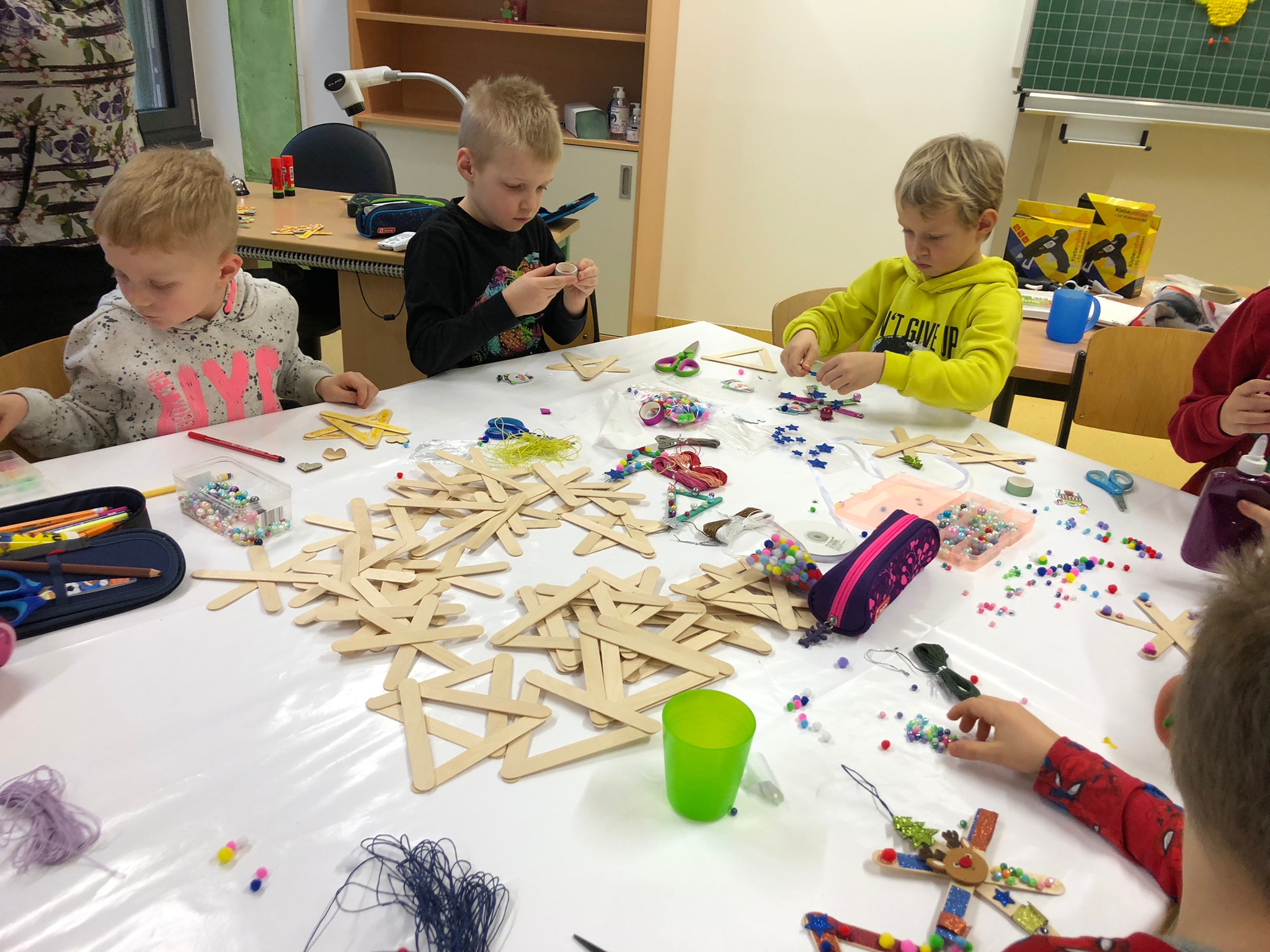 Basteltag in der 1. Klasse - Grundschule Rauhenebrach