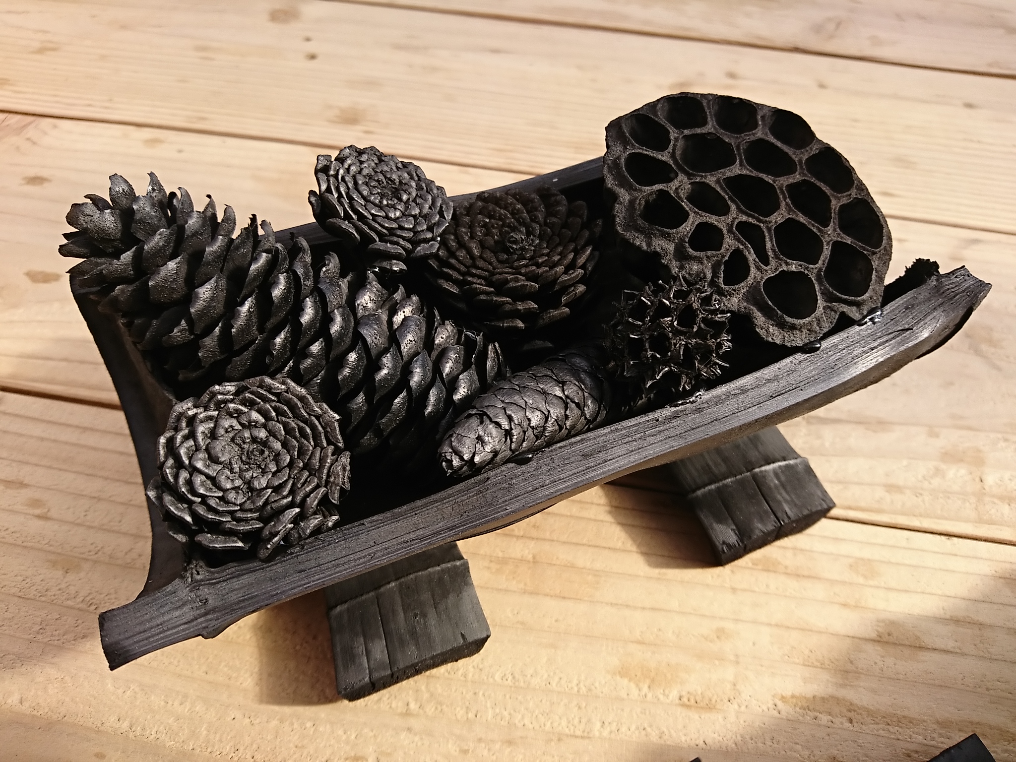 飾り花炭の創作 秀真竹炭工房