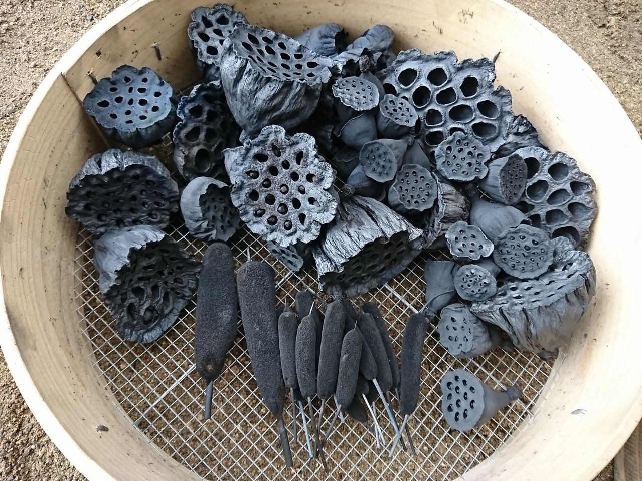 飾り花炭の創作 秀真竹炭工房