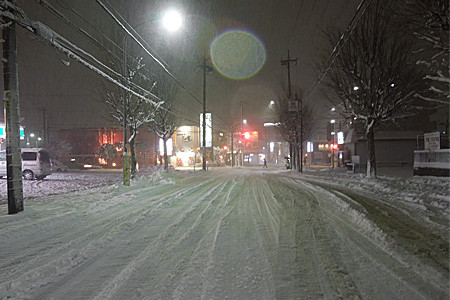 午後８時前でこのあり様。そして夜明け前に信じられない悪魔の光景が・・・