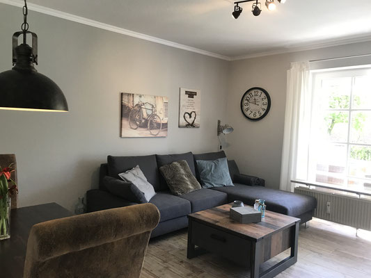 Blick aus dem Flur ins Wohn- & Esszimmer
