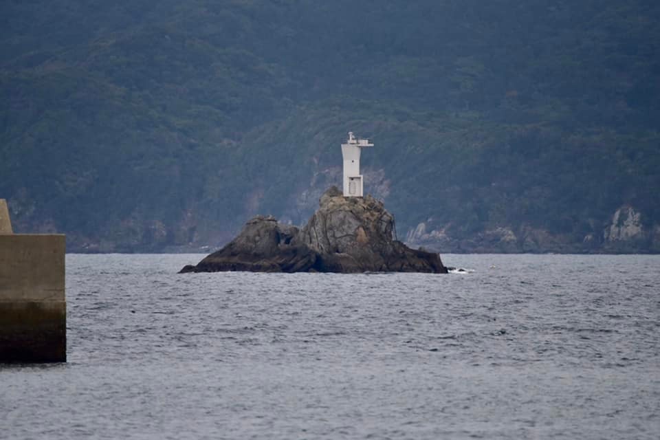 継子瀬灯台 (長崎県/五島列島 中通島)  宇久島から11:20の便で中通島へ。湾にある灯台をちょいと撮影