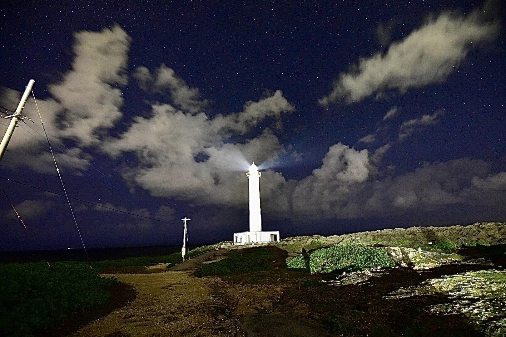 残波岬灯台　夜は残波岬灯台の灯光を見に。
