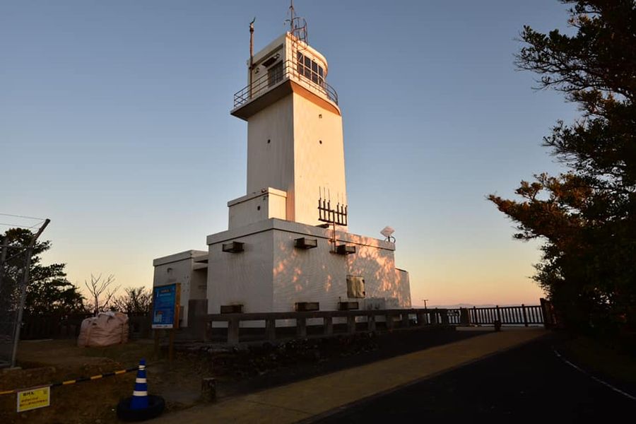 6904 喜志鹿埼灯台 (鹿児島県)　日の出とともに訪問。まずは最北端の灯台。