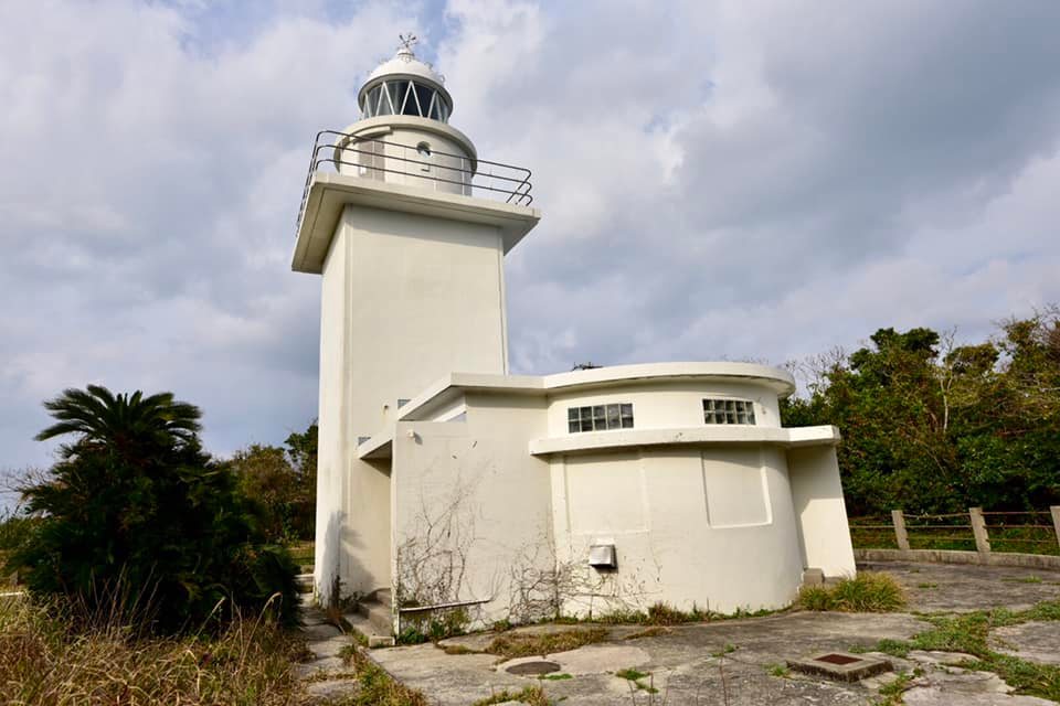 黄島に渡り黄島灯台へ。上り階段を10分。