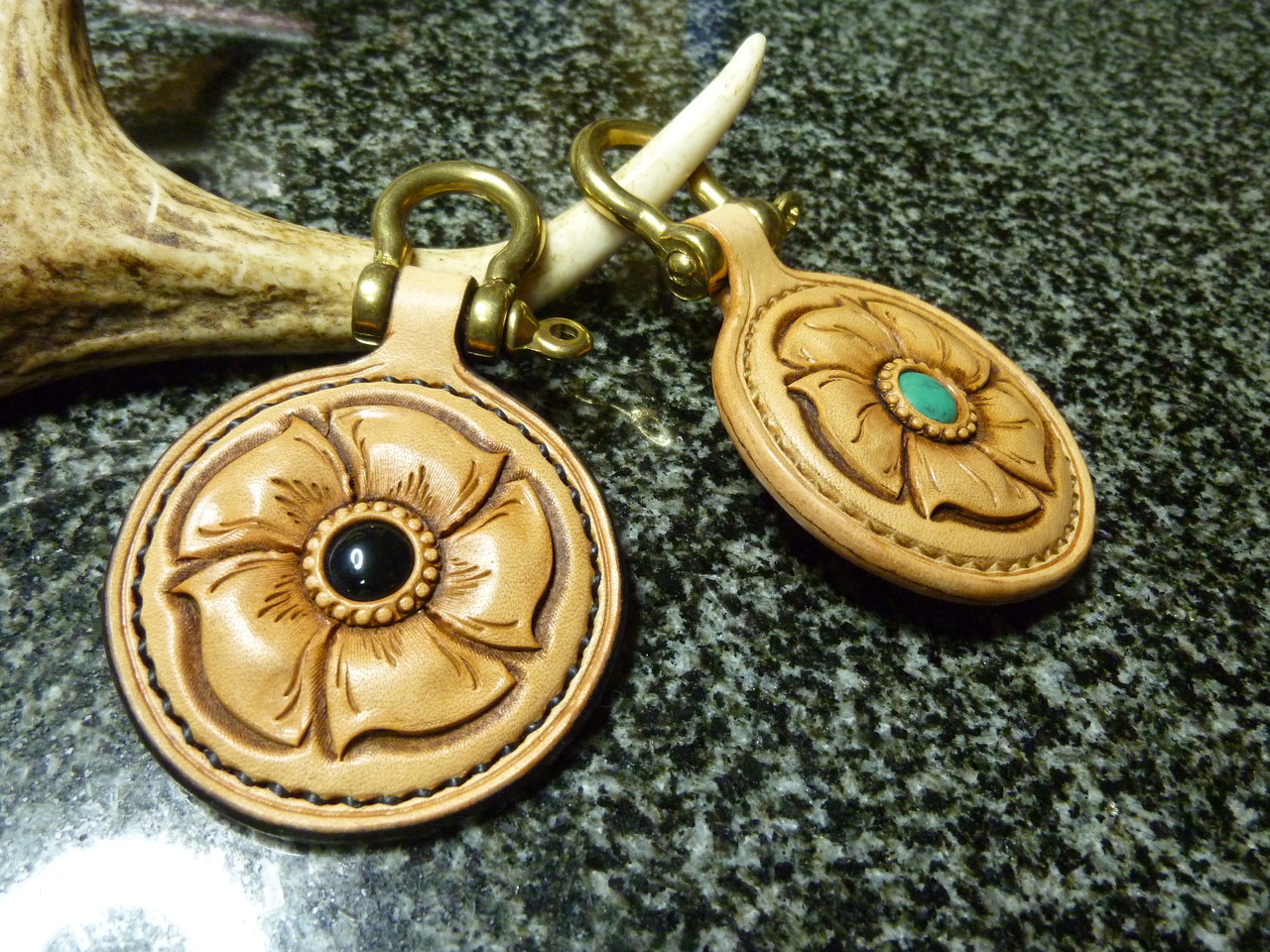 Kaya ♦︎14kgfトロレアイトフラワーカービングチャーム Kaya 様専用♦︎14kgfトロレアイトフラワーカービングチャーム