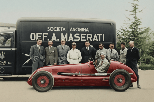Tazio Nuvolari con su Maserati