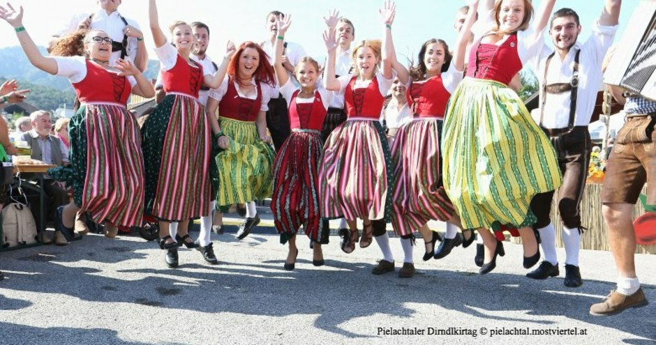 Dirndlkirtag Pielachtal, Dirndl Pielachtal, Dirndlkirtag Rabenstein, Pielach Trachten, Trachten Niederösterreich, Dirndl Niederösterreich, Kirchtal mit Trachten, Pielachtaler Dirndl, Pielachtaler Tracht, Volksfest Mostviertel, Volksfest Niederösterreich