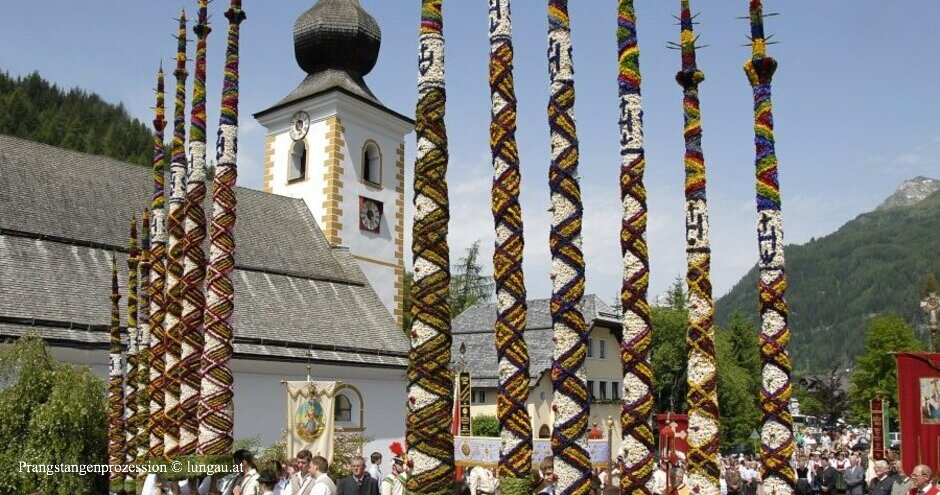 Prangstangenprozession Lungau, Brauchtum Zederhaus, Muhr, schöne geschmückte Stangen, Blumenschmuck Lungau, Tradtion im Salzburgerland, Blumentradition, Biosphärenpark Salzburger Lungau Kärntner Nockberge, Bräuche, Feste