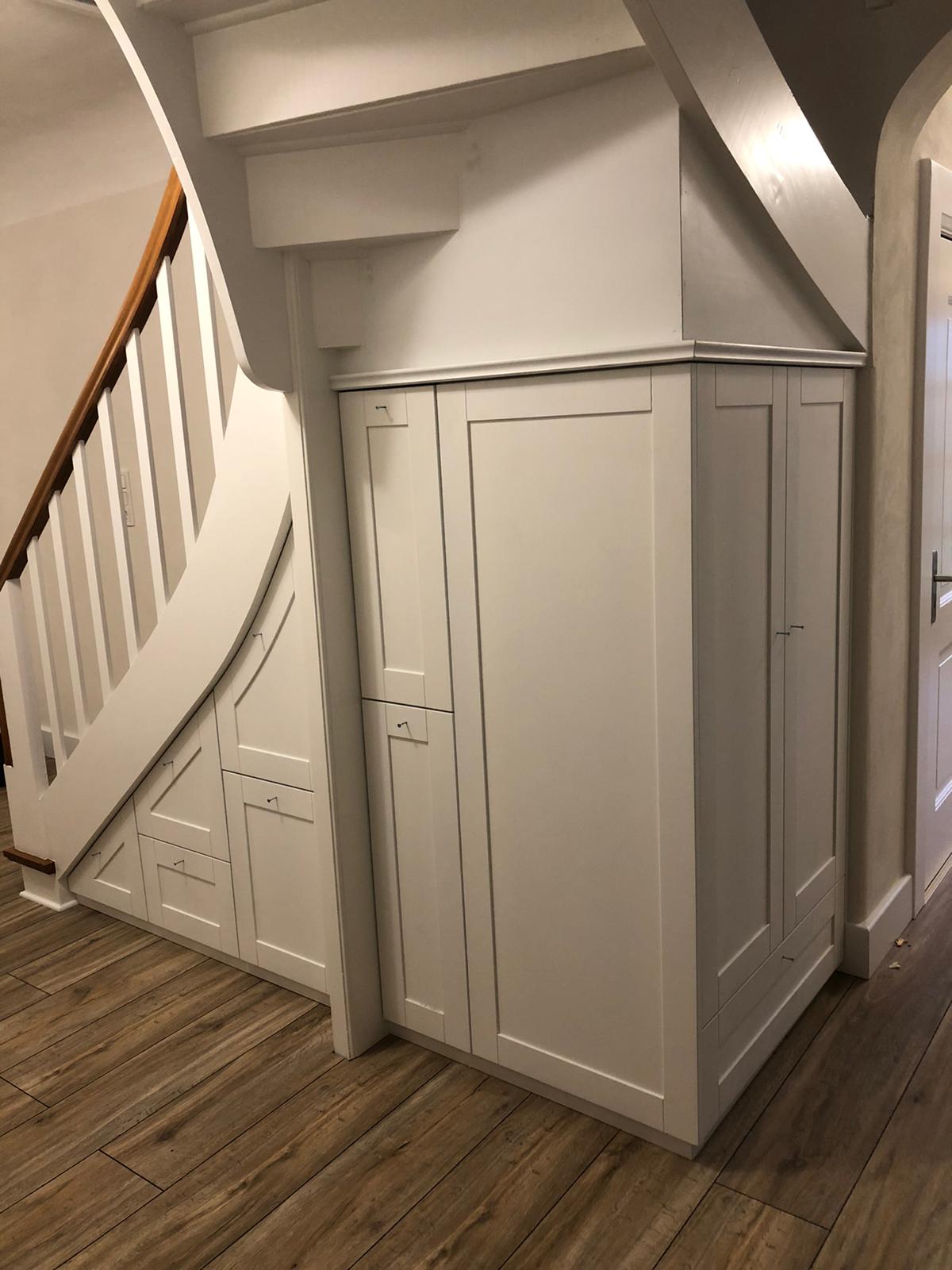 Garderobenschrank unter der Treppe