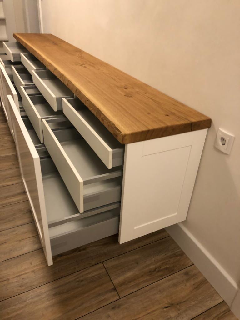 Die Schubläden sind durch antippen leicht zu öffnen.