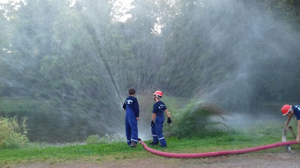 Nach dem "Wasser marsch" wurde erst mal ein Hyroschild gesetzt und die Wasserwand war sicher bei den vorherschenden Temperaturen eine gute Einlage!