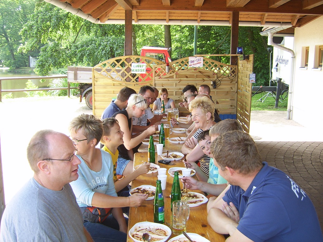 Gut gestärkt mit einem gemeinsamen Mittagessen starteten wir dann zum Familiennachmittag am Sonntag!