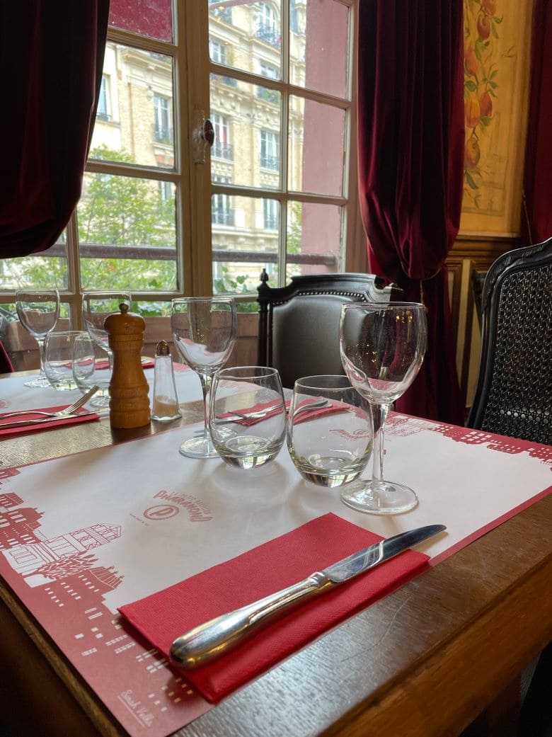 Bouillons Paris Tradition auf dem Teller! Stadtpfade