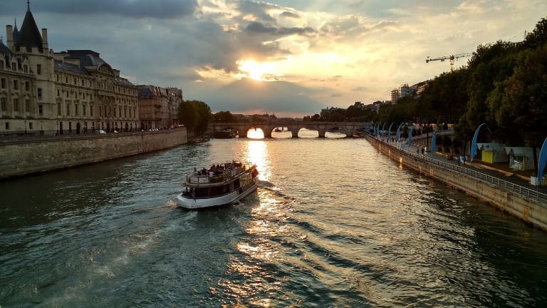 Bootsfahrt Paris bei Nacht