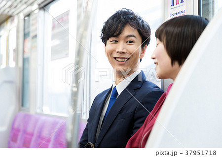 初デートの手つなぎ