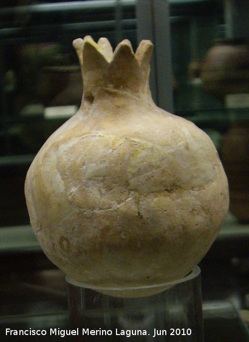 Aryballos con forma de granada Siglo V ac.