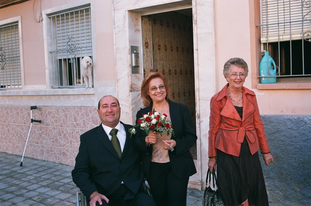 Mi madre, mi hermano y su mujer, el dia de su boda (2007)