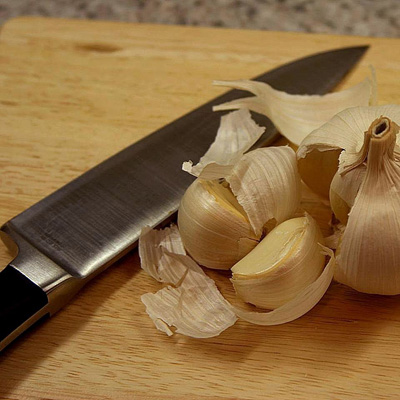 gehackter Knoblauch für Gazpacho andaluz