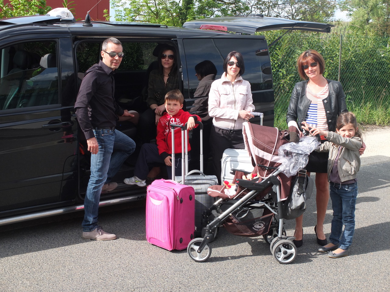 Taxi equipped with one or two baby car seat and booster safety seats Taxi with baby seat in Paris