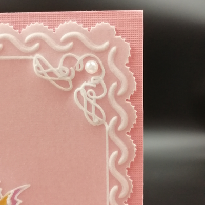 Détail angle Carte robe rose en dentelle de papier