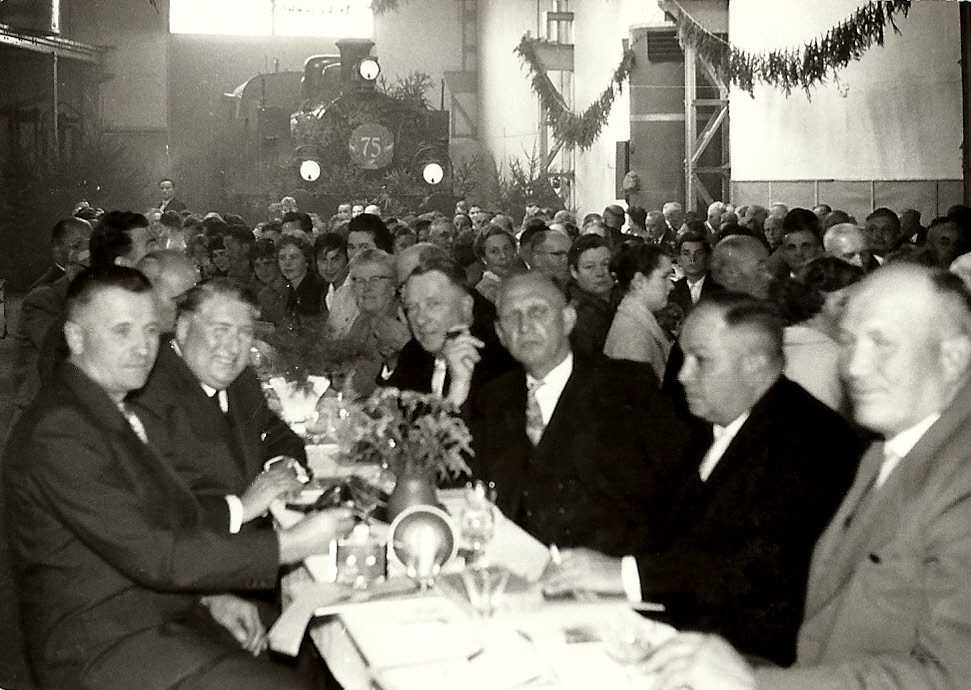 Die Ehrengäste, darunter Otto Mannes Bürgermeister Schadeck und Fa Egenolf Dehrn