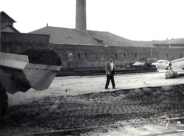 Rudi Noll (Schadeck) Bahnmeister der KB leitet die Arbeiten