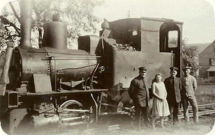 Lok 3 "Dachs" mit Minni Nattmann in der Mitte 1930