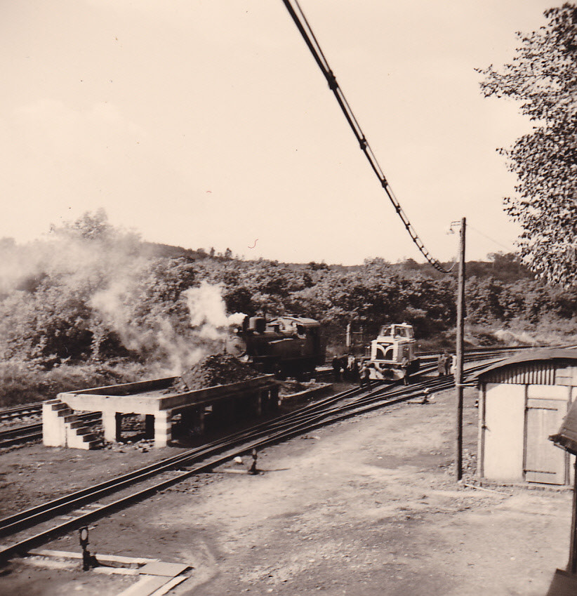 1958 , die Ablösung ist schon da,  Lok 17 und die frisch ausgelieferte Diesellok 18