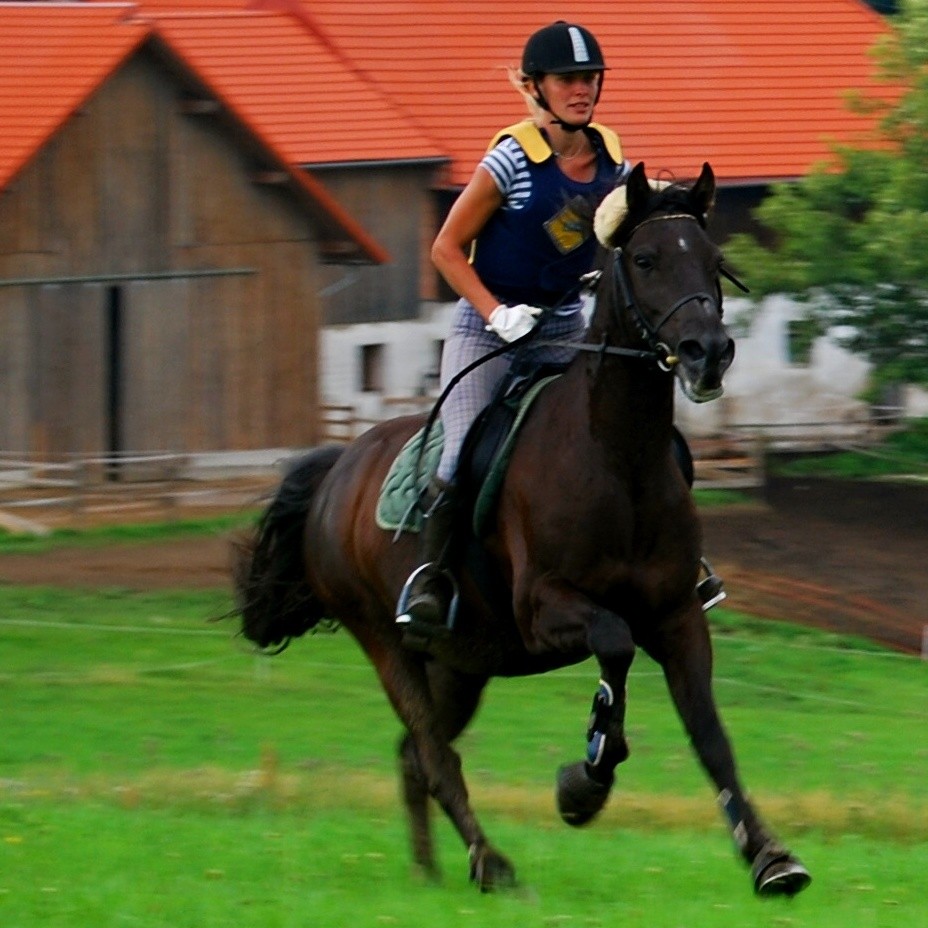 Sharkan und Verena beim Geländeritt