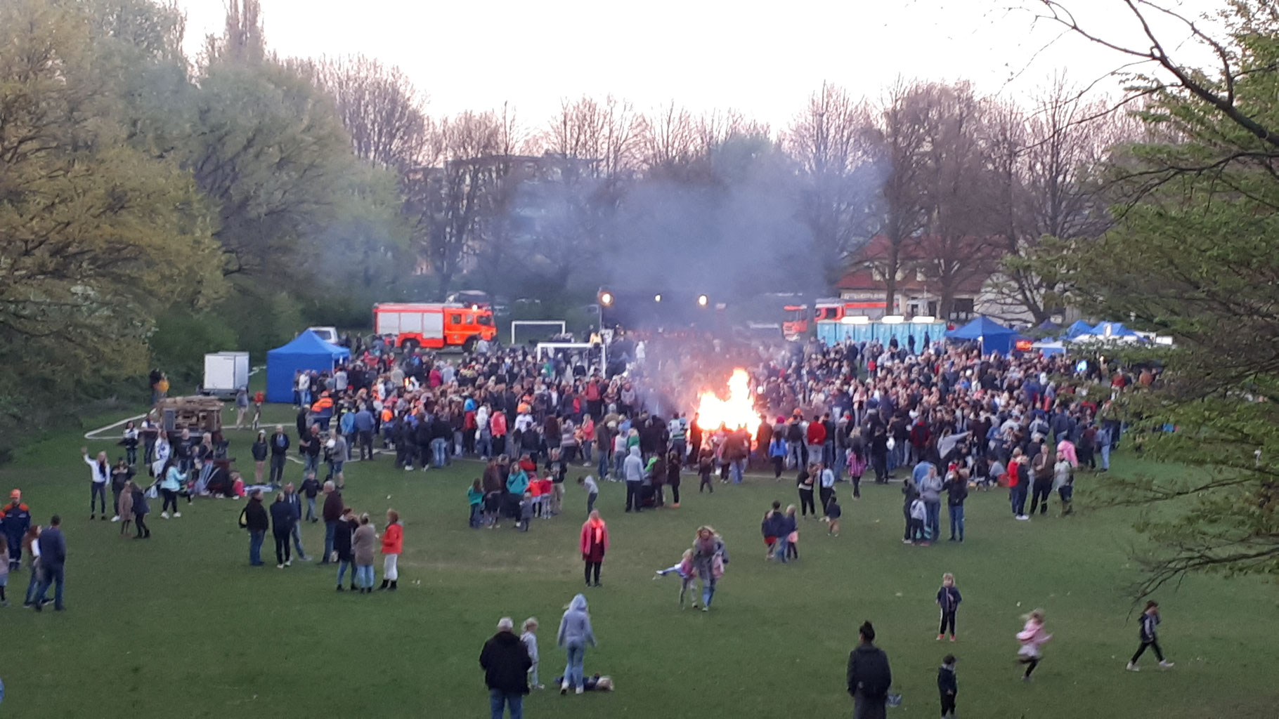 Osterfeuer nur im privaten Garten und im engen