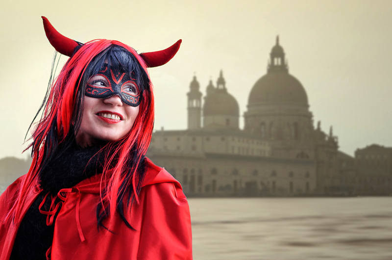 <span style="color:#666666!important;"> Carnaval de Venise 3  -  ©  -  2012 </span>