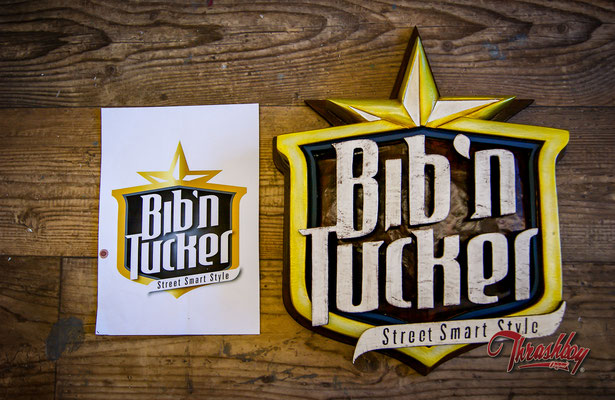 Bib'n'Tucker Logo Schild 3D Geschnitzt, Bib'n'Tucker Eindhoven, Netherlands