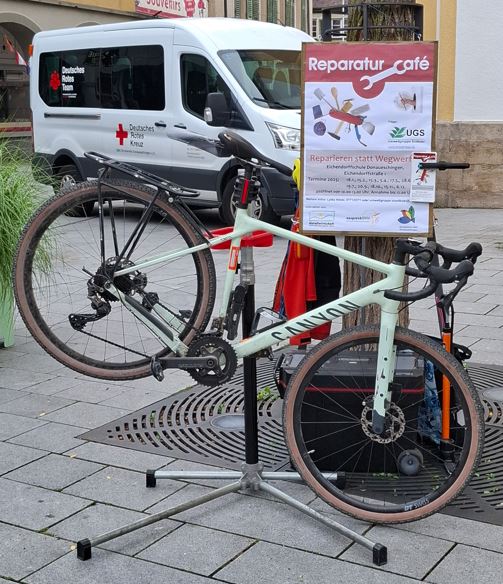 Das Reparatur-Café (UGS) machte auf die Möglichkeit aufmerksam, dass in den Monaten von April bis Oktober Fahrräder soweit möglich, repariert werden können. 