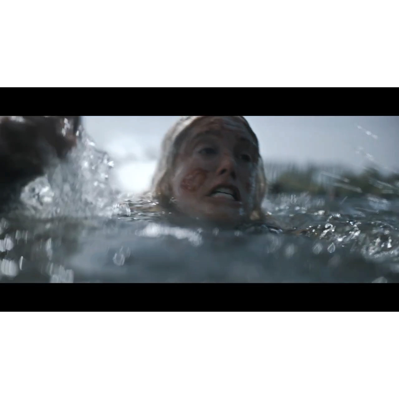 閲覧注意！酸性雨で人が溶ける！！『ACIDE/アシッド』本編映像