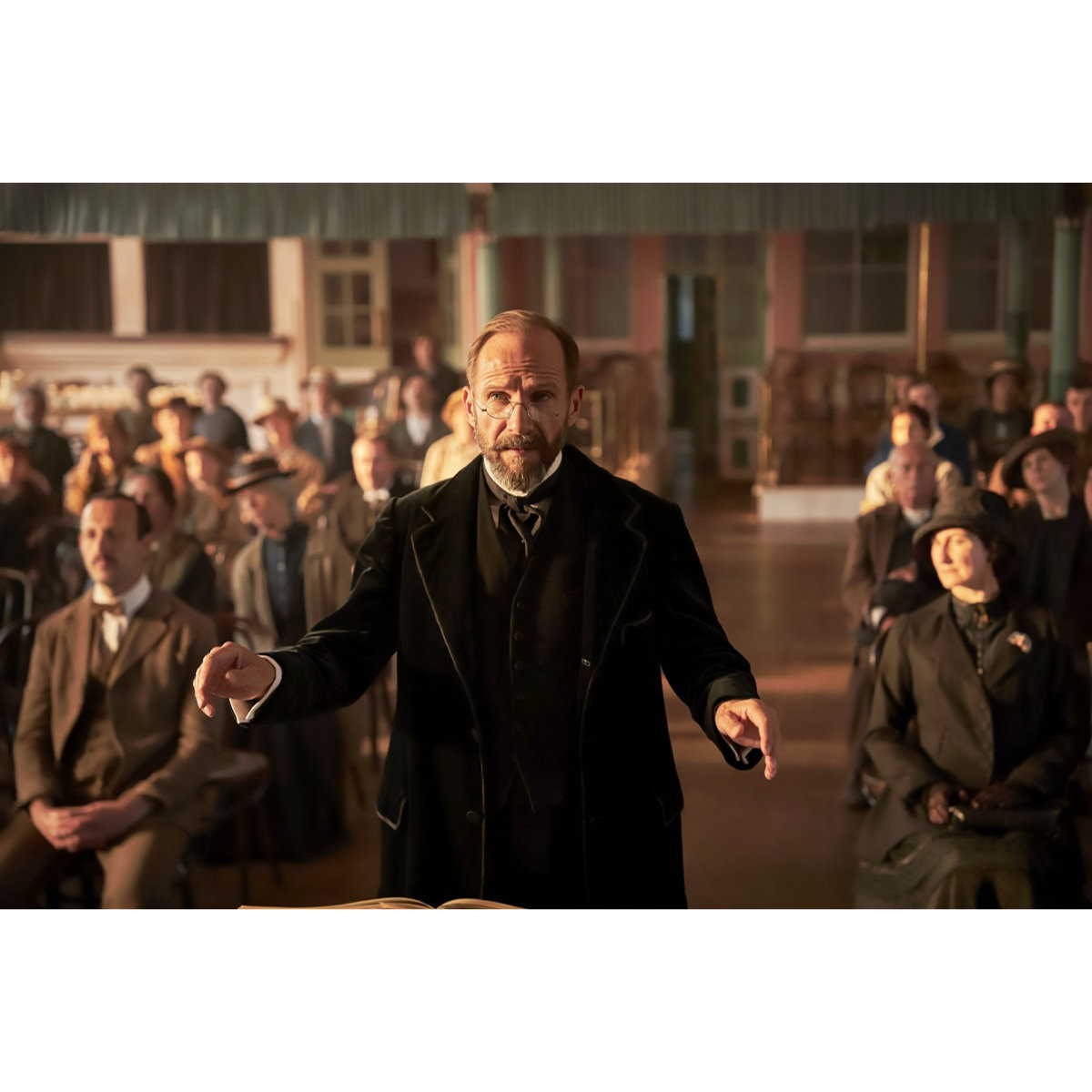 戦時下で存続危機の合唱団が失われた希望を紡ぐ『ザ・コラール 希望を紡ぐ歌』公開決定