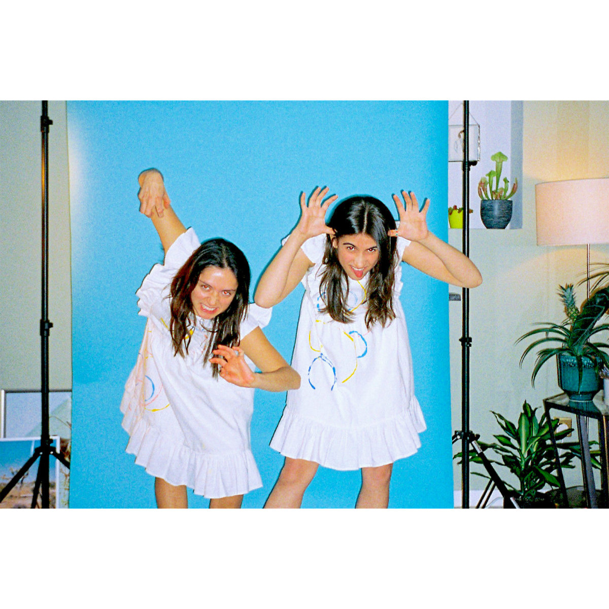姉妹の心の揺れが味わい深いフィルム撮影『九⽉と七⽉の姉妹』シーン写真