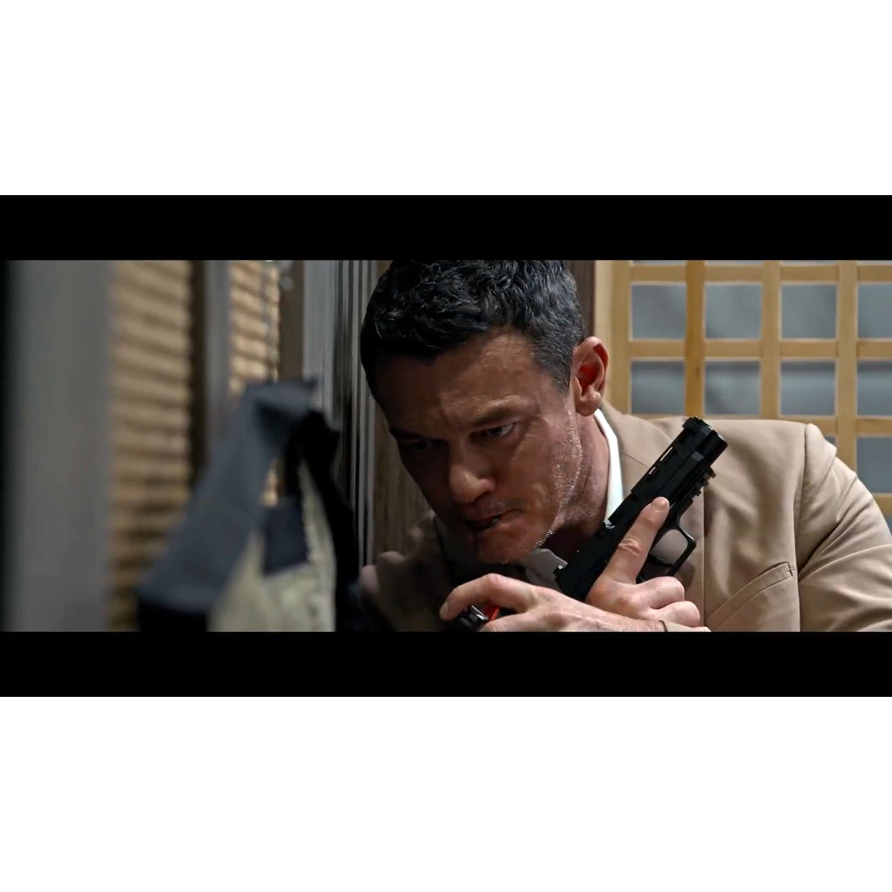 やっぱりバレて銃撃戦に突入！『ドライブ・クレイジー：タイペイ・ミッション』本編映像