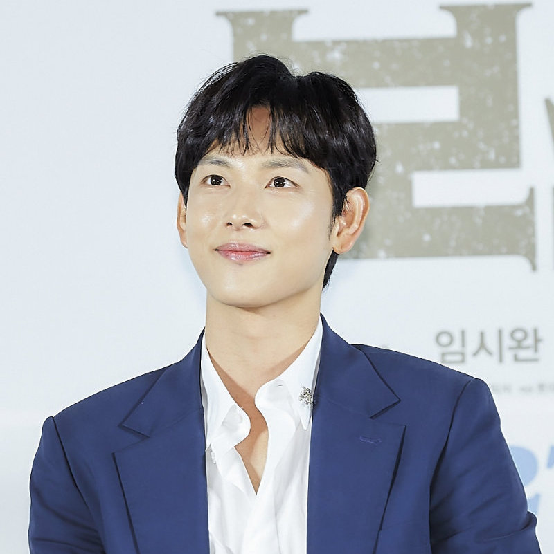 イム・シワン、ZE:Aでデビューして俳優になるまでの努力『ボストン1947』の役作り