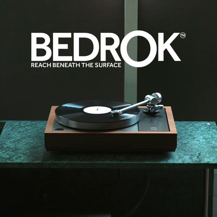 リン、レコードプレーヤーLP12史上初の木枠アップグレード「BEDROK Plinth」をラインナップに追加