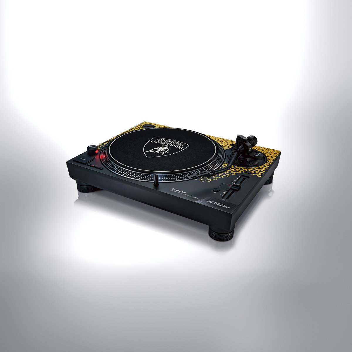 ランボルギーニとコラボしたレコードプレーヤーSL-1200M7Bが発売 ランボルギーニとコラボしたレコードプレーヤーSL-1200M7Bが発売