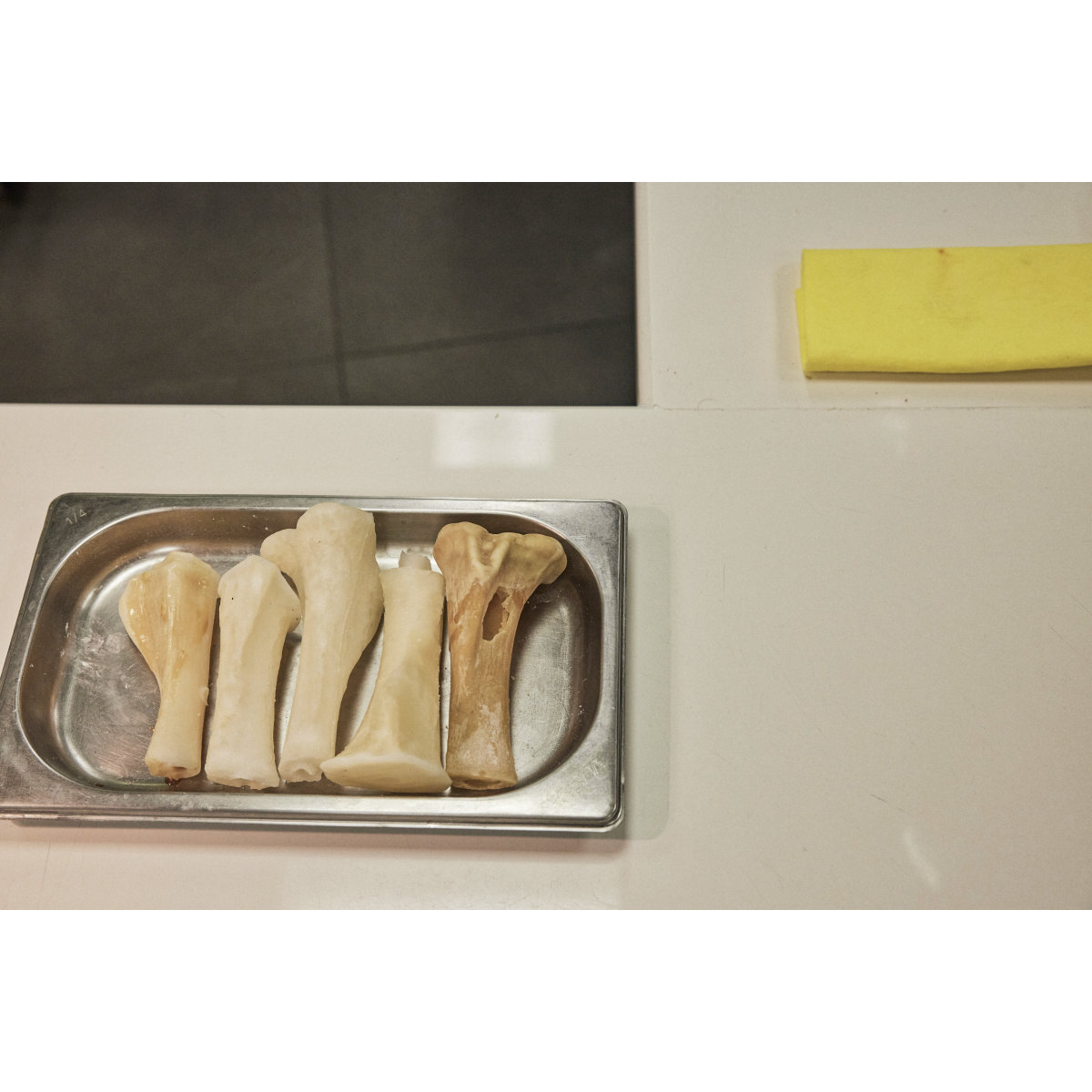 骨を割って中身を。…さもなくば飢え死にせよ！2つ星レストラン『ムガリッツ』