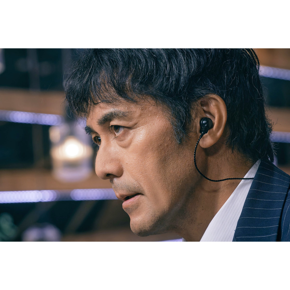 阿部寛、爆破事件犯人と交渉！『ショウタイムセブン』場面写真