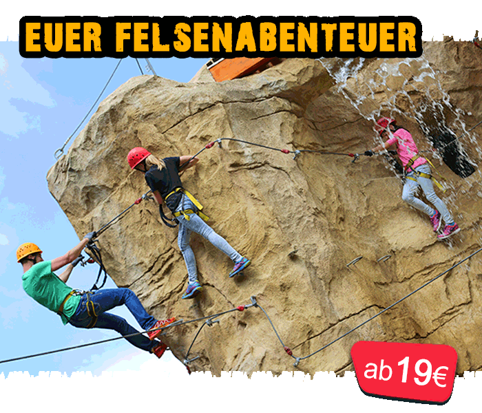 Schulgruppe klettert in der CLIMB UP! - Bergwelt an einer großen Felswand am Wasserfall
