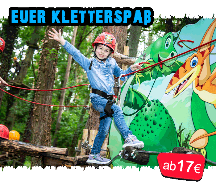 CLIMB UP! für Schulklassen: Kind im Sicherheitsgurt klettert im KIDS-Park an einem bunten Dino-Motiv im Wald
