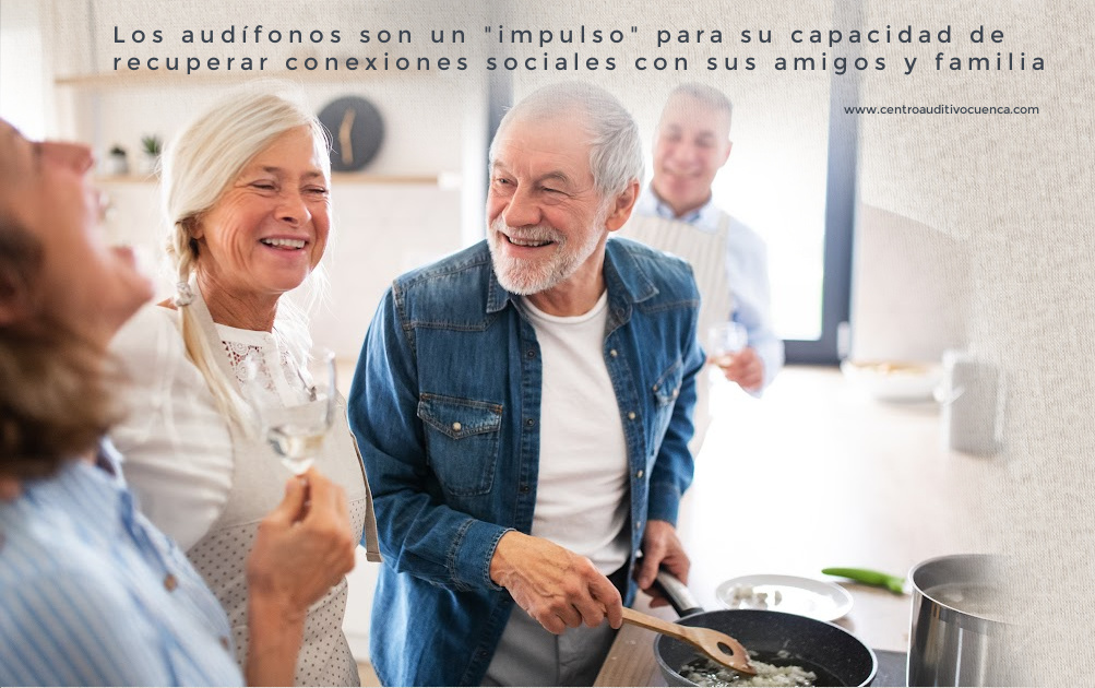 Los audífonos son un impulso para su capacidad de recuperar conexiones sociales con amigos y familiares. Centro Auditivo Cuenca.